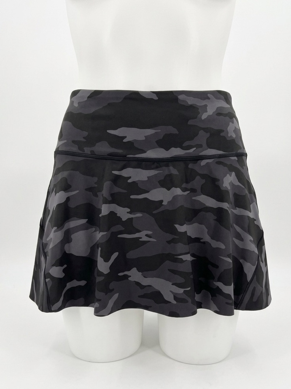 Athleta Ace High Rise Dark Camo Black & Gray Skater Skirt Skort Tennis Yoga